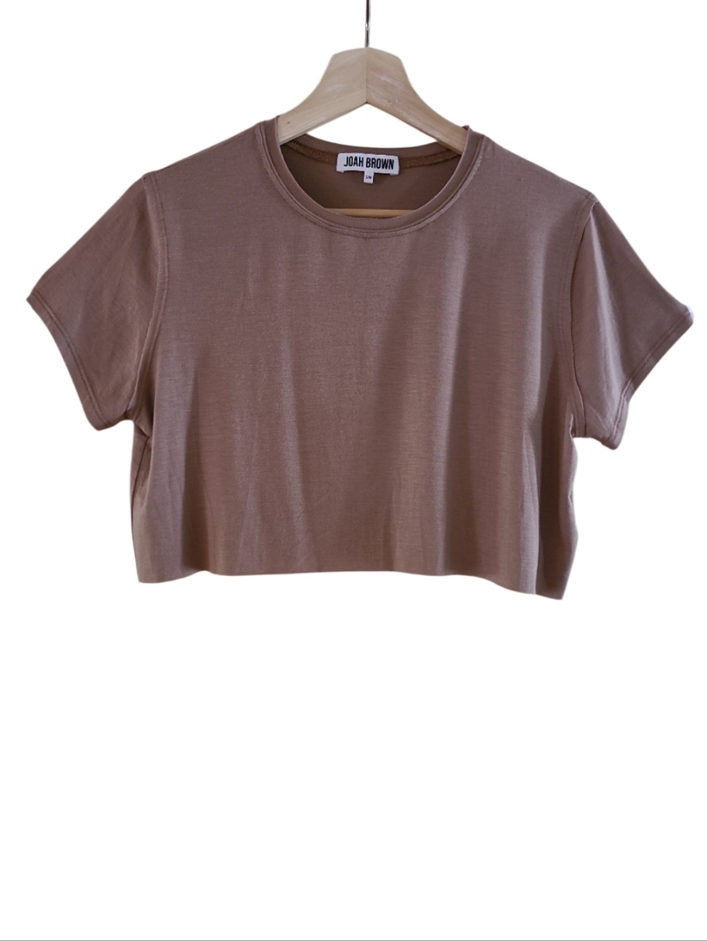 Joah Brown Crewneck Cropped Shortsleeve Tee in Taupe Activewear